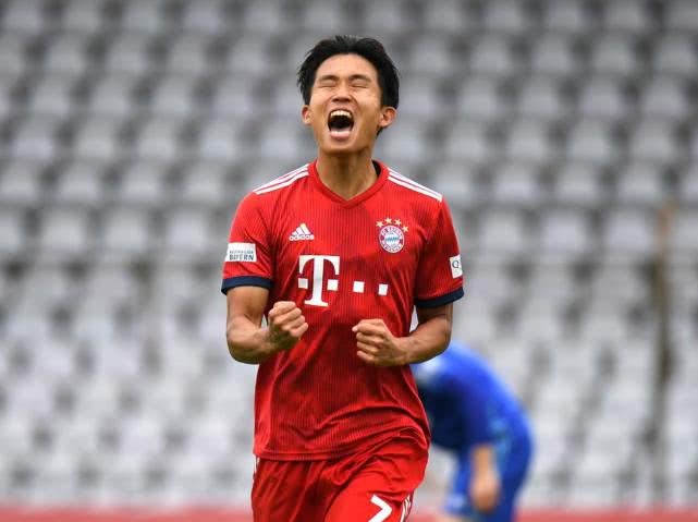  拜仁青训小将首秀，助攻戴帽创纪录  