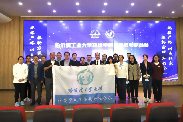  柏林联合主场逼平拜仁，保级形势稍缓